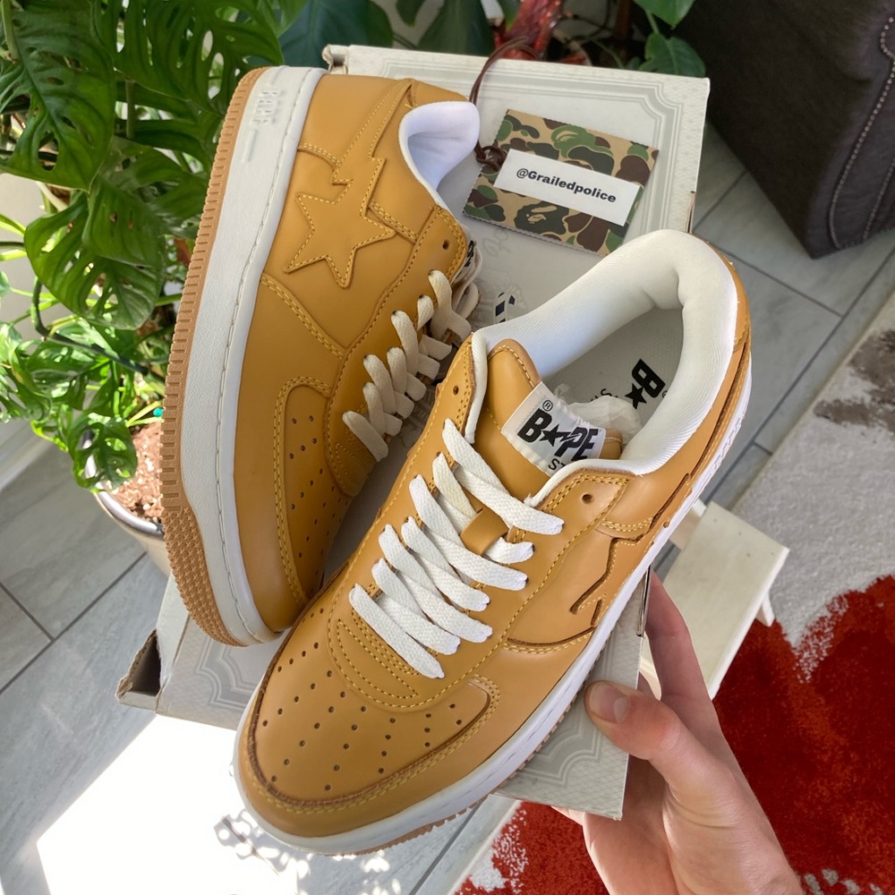 Bapesta Beige Leather 2009 Brand new with Box